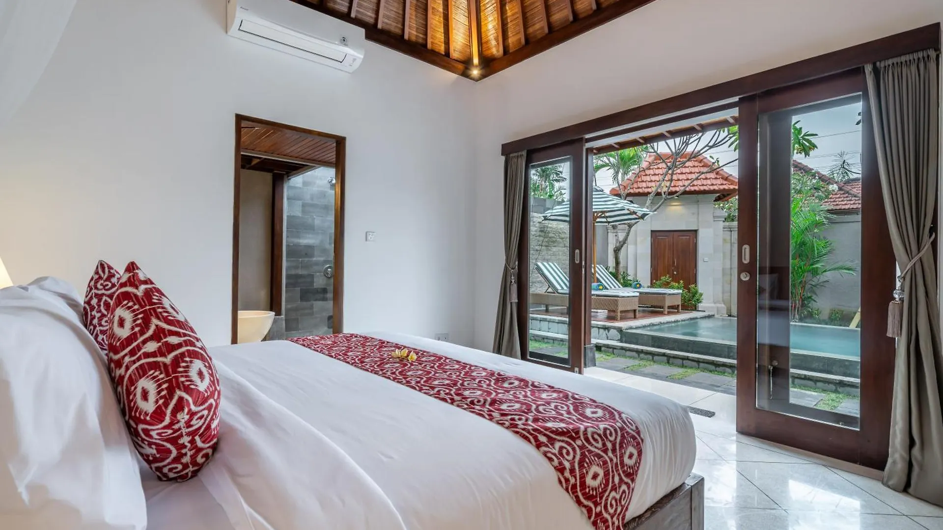 Villa Md 2 Stylish 3 Bedroom W/ Sunny Pool At Prime Eat Street Seminyak Indonesia