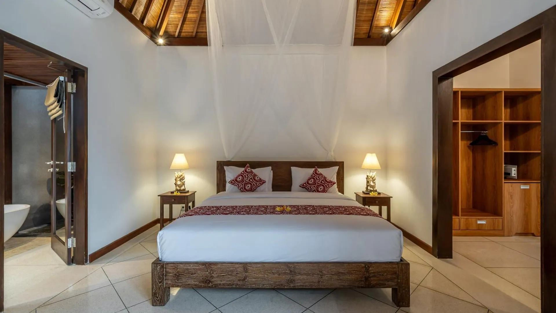 Villa Md 2 Stylish 3 Bedroom W/ Sunny Pool At Prime Eat Street Seminyak