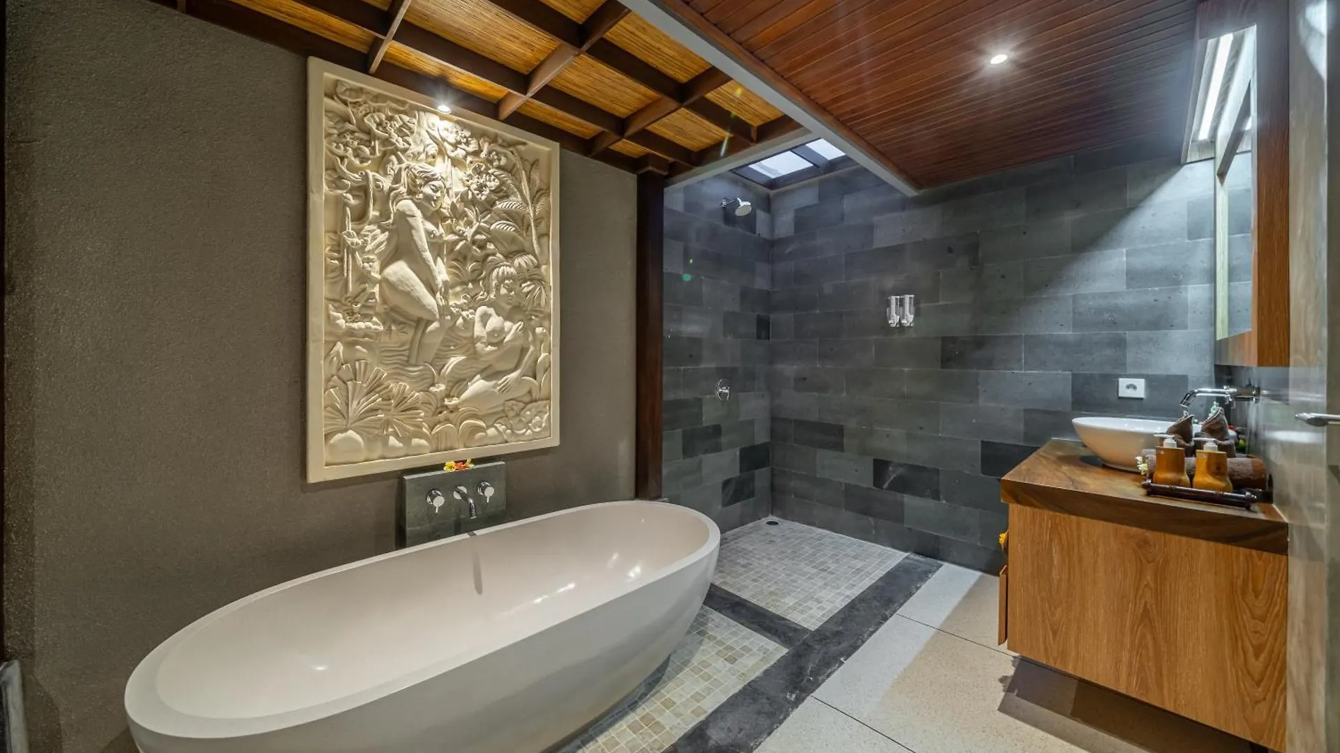 Villa Md 2 Stylish 3 Bedroom W/ Sunny Pool At Prime Eat Street Seminyak Indonesia