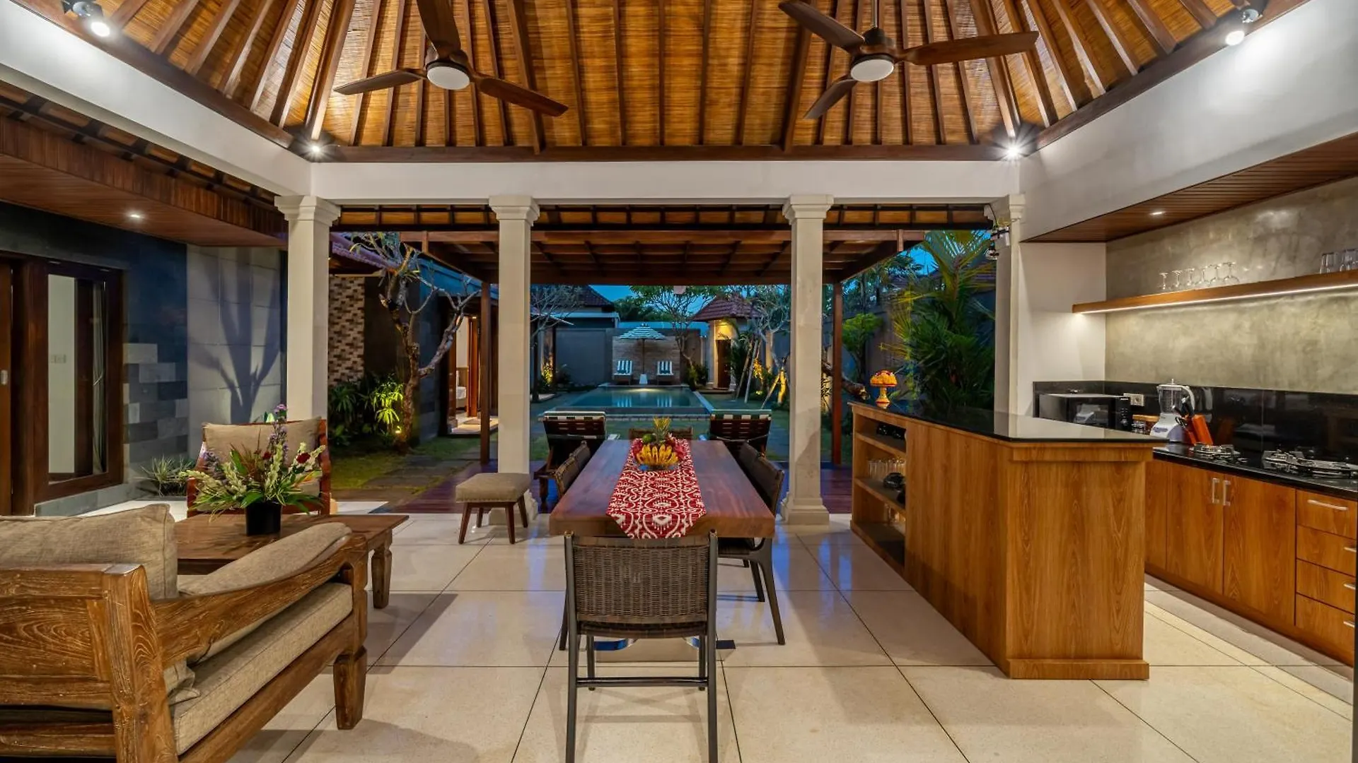 Villa Md 2 Stylish 3 Bedroom W/ Sunny Pool At Prime Eat Street Seminyak