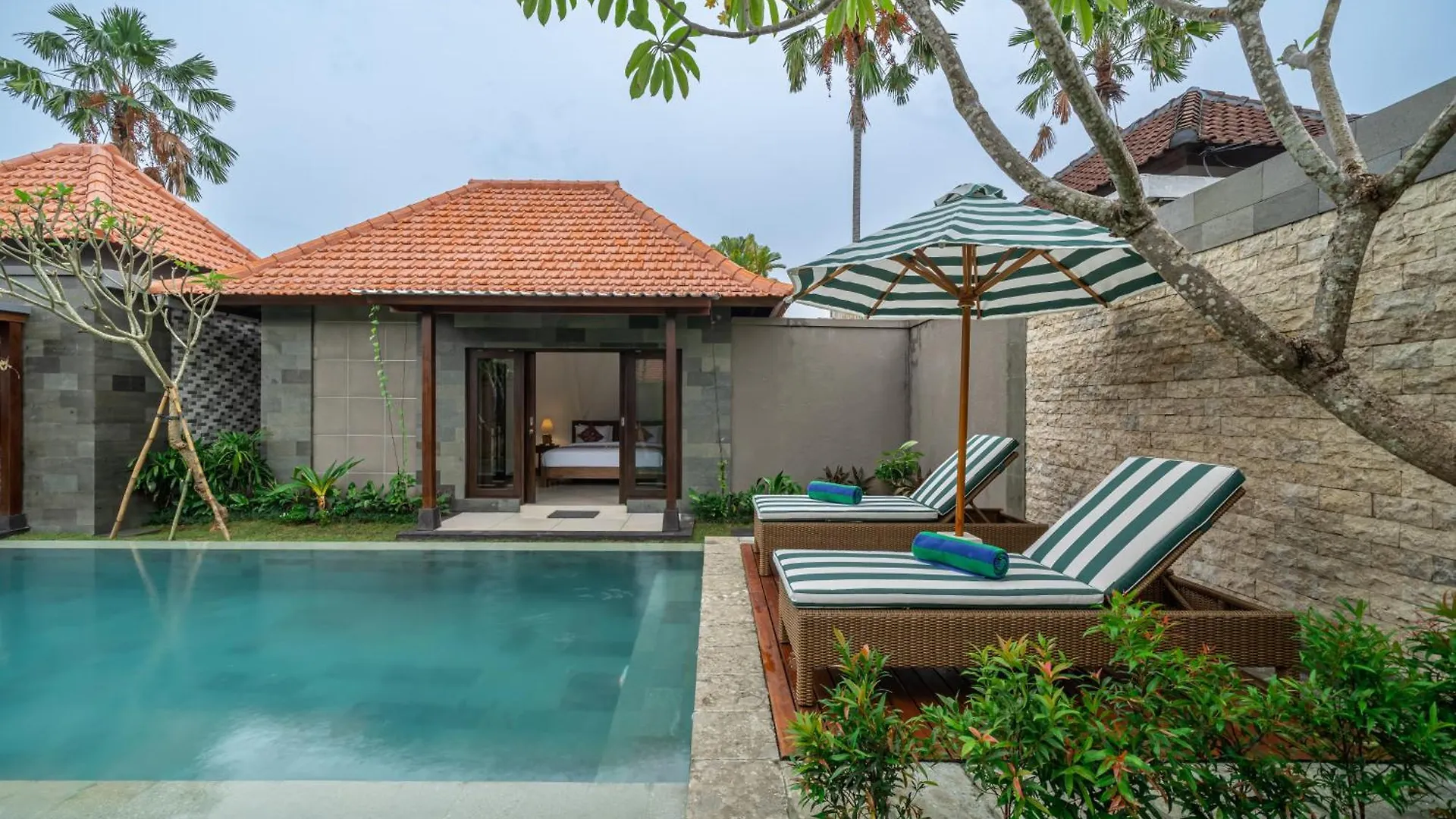 Villa Md 2 Stylish 3 Bedroom W/ Sunny Pool At Prime Eat Street Seminyak