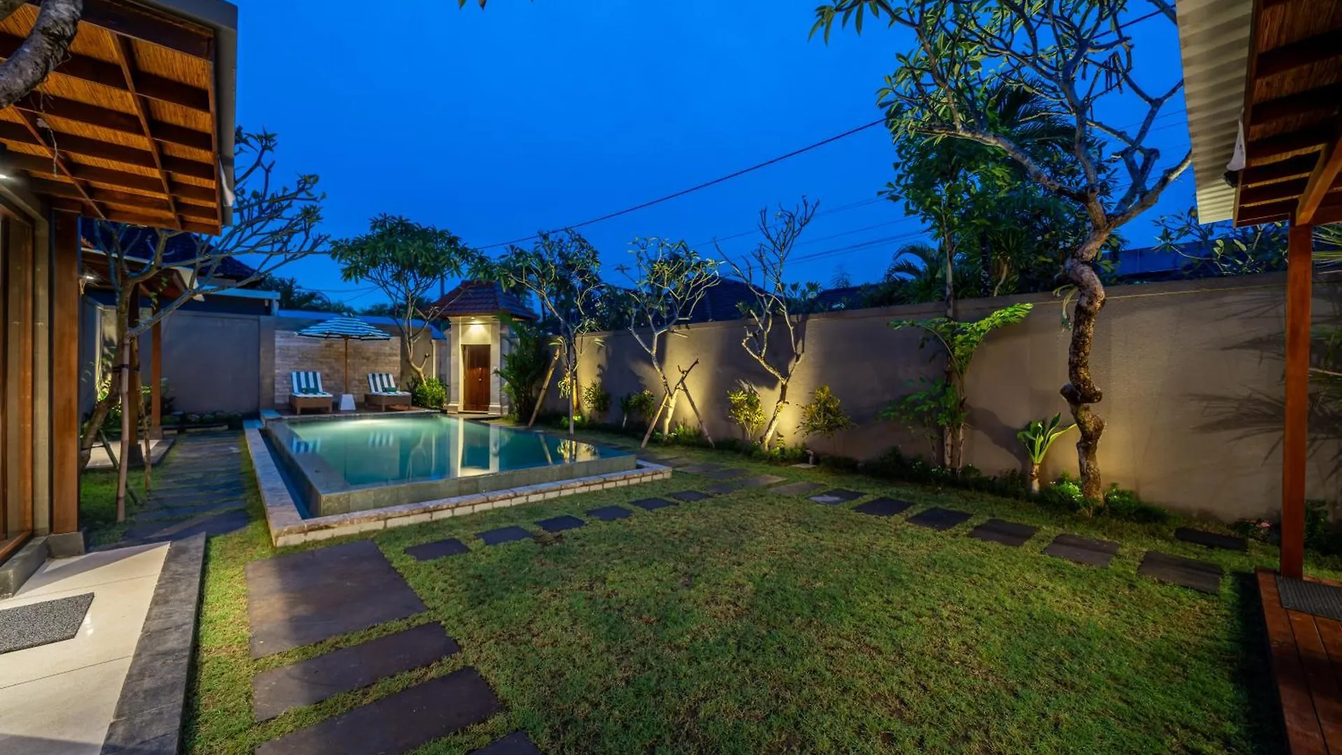 Villa Md 2 Stylish 3 Bedroom W/ Sunny Pool At Prime Eat Street Seminyak