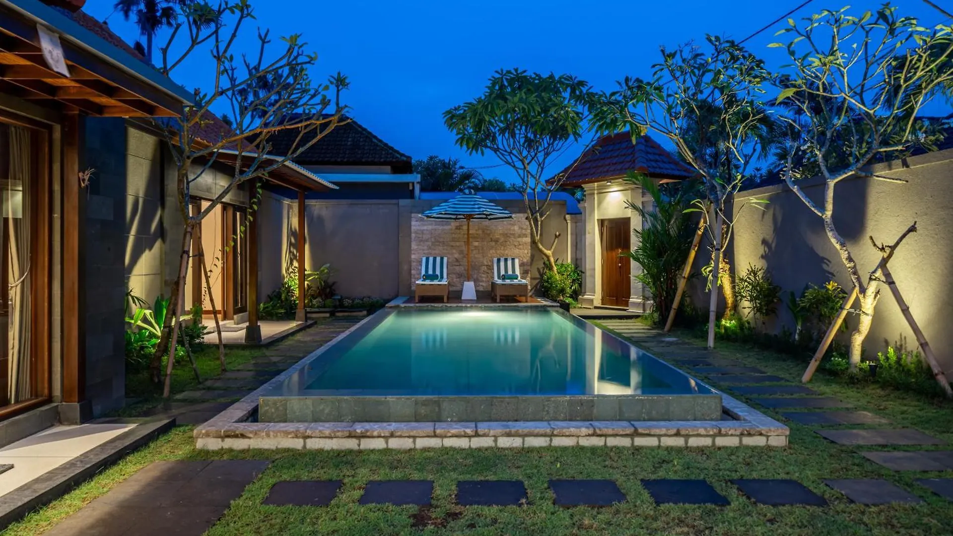 Villa Md 2 Stylish 3 Bedroom W/ Sunny Pool At Prime Eat Street Seminyak