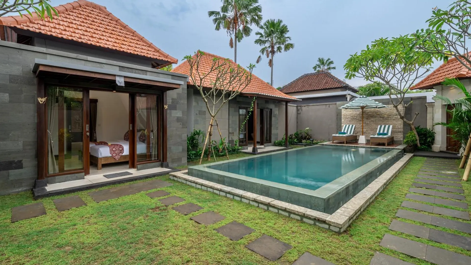 Villa Md 2 Stylish 3 Bedroom W/ Sunny Pool At Prime Eat Street Seminyak