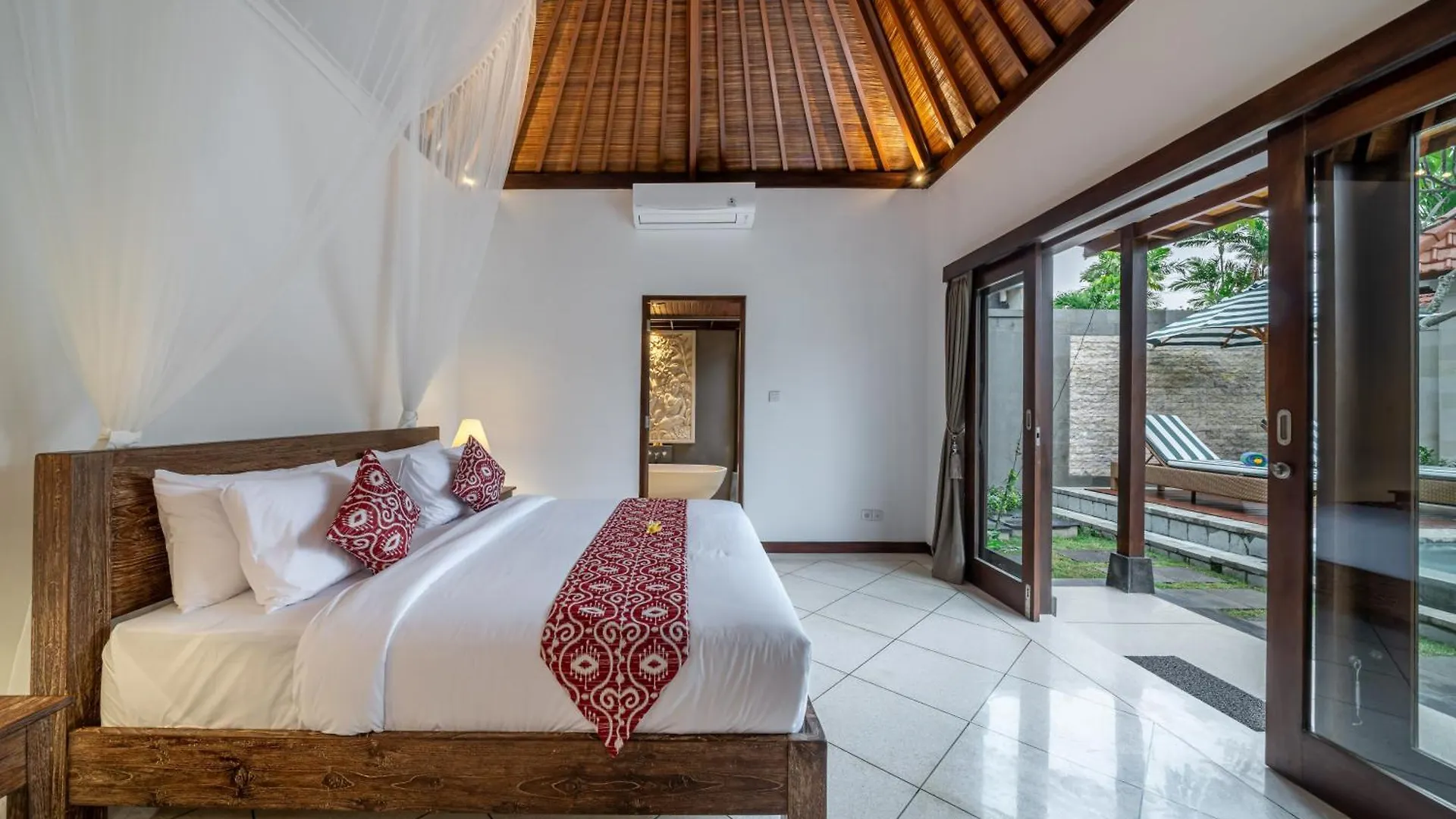 Villa Md 2 Stylish 3 Bedroom W/ Sunny Pool At Prime Eat Street Seminyak